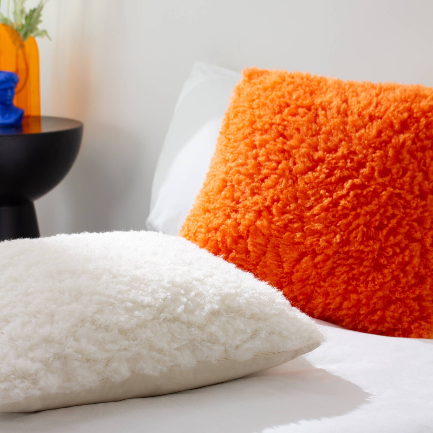 Kissen Fluff Ball aus Kunstfell Orange Fever