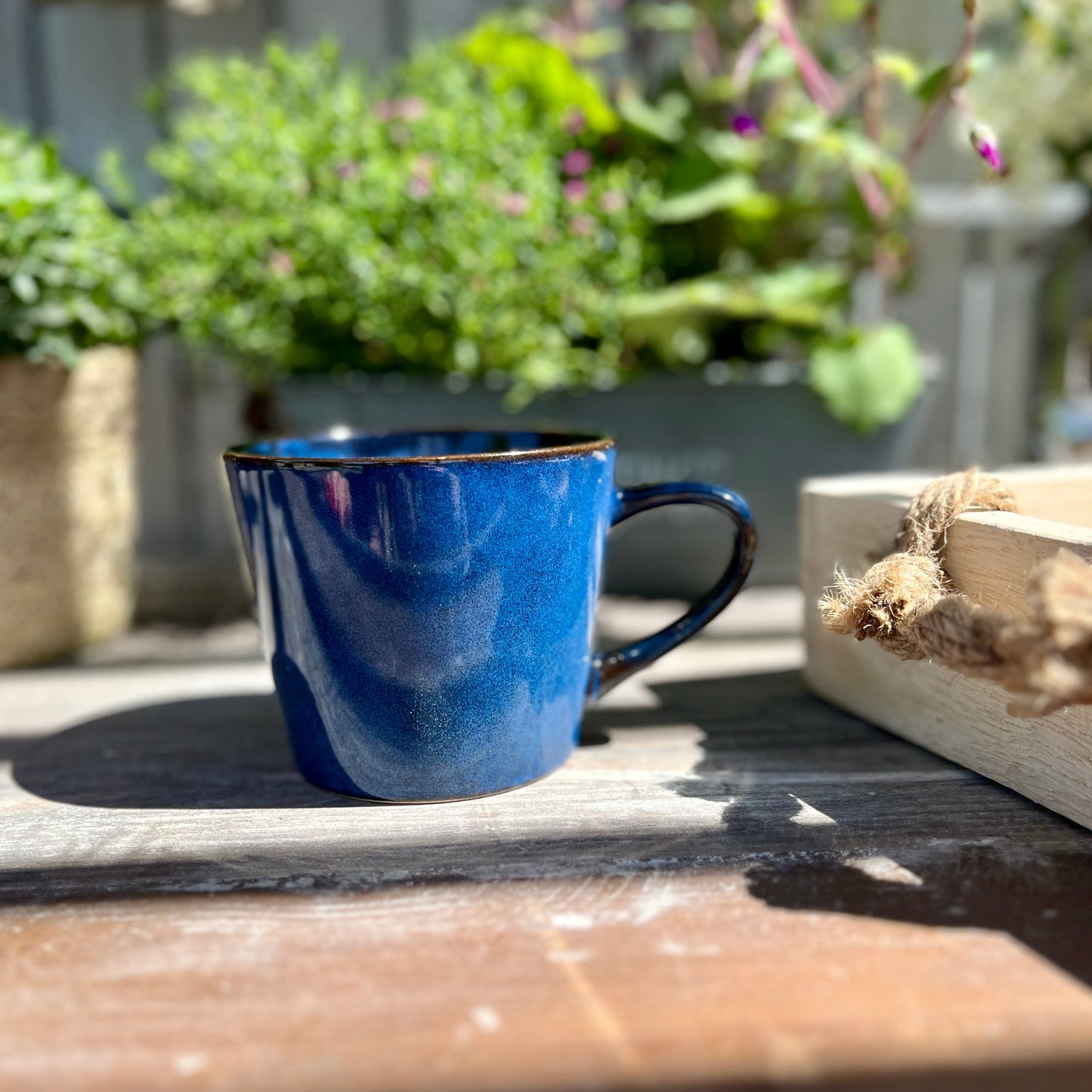 Jumbo-Tasse aus Steingut blau