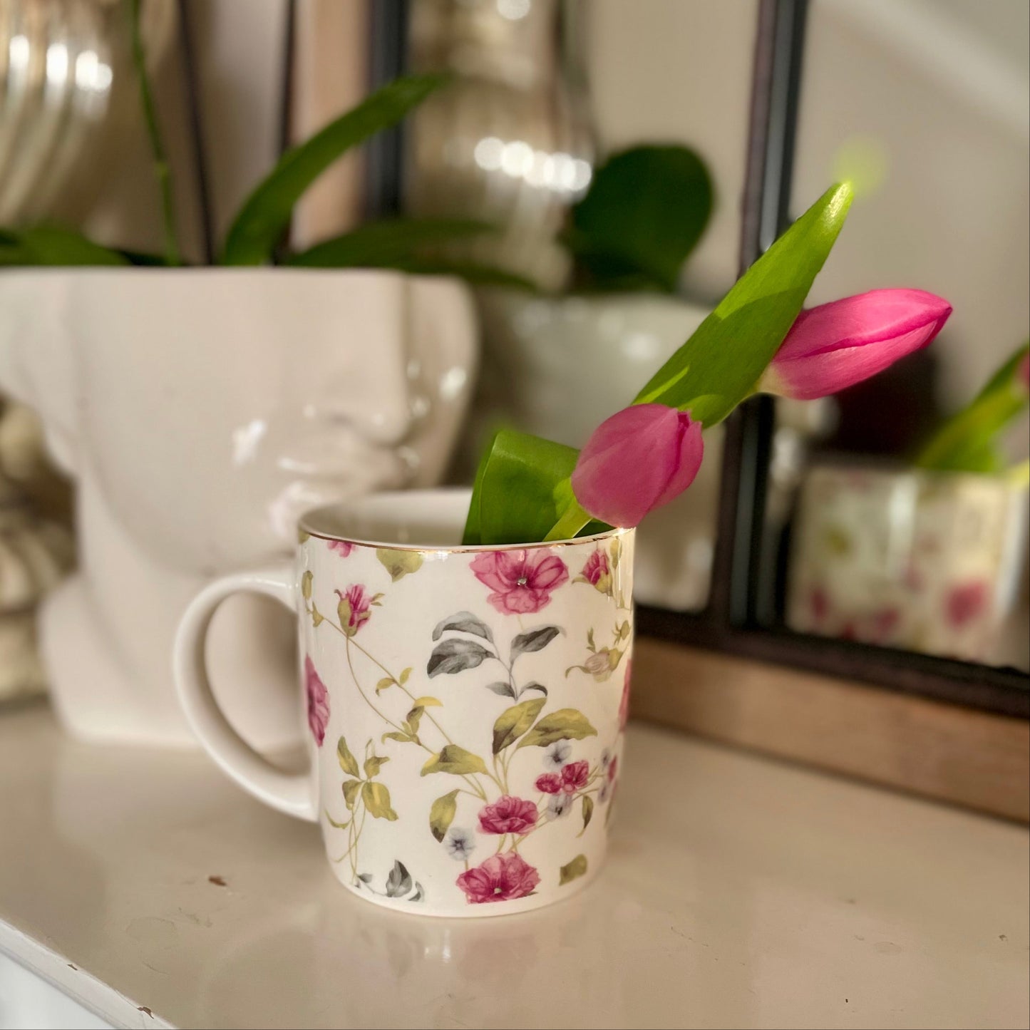 Teebecher mit Blumen