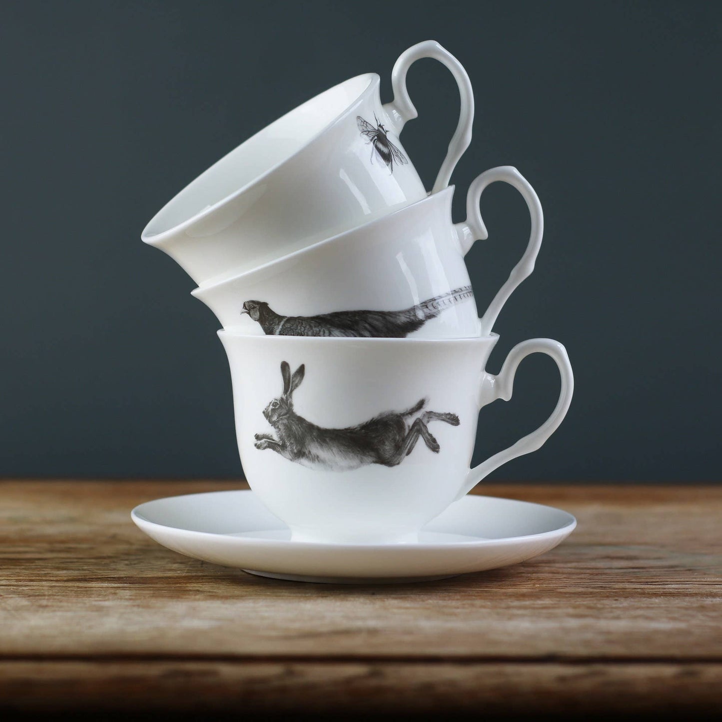 Running Hare Teetasse aus feinem Knochenporzellan mit Untertasse