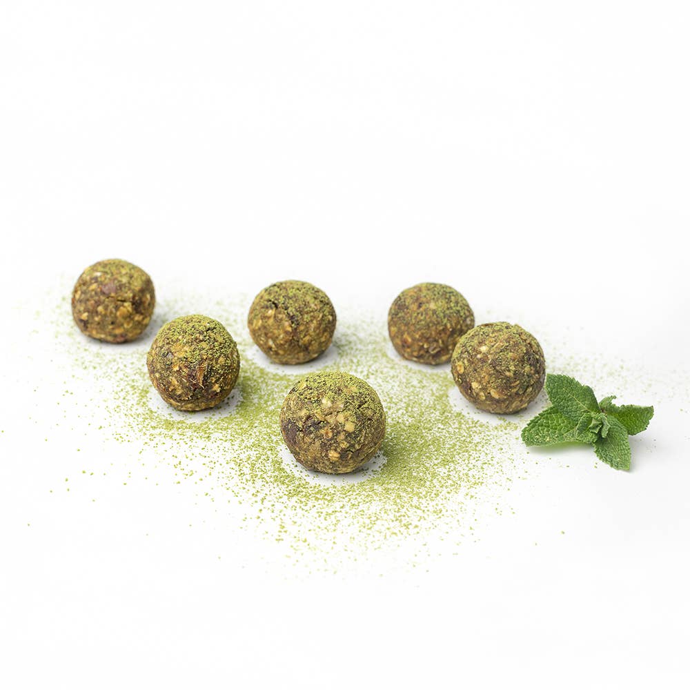 Vitamin-Mischung Power-Kugeln mit Matcha