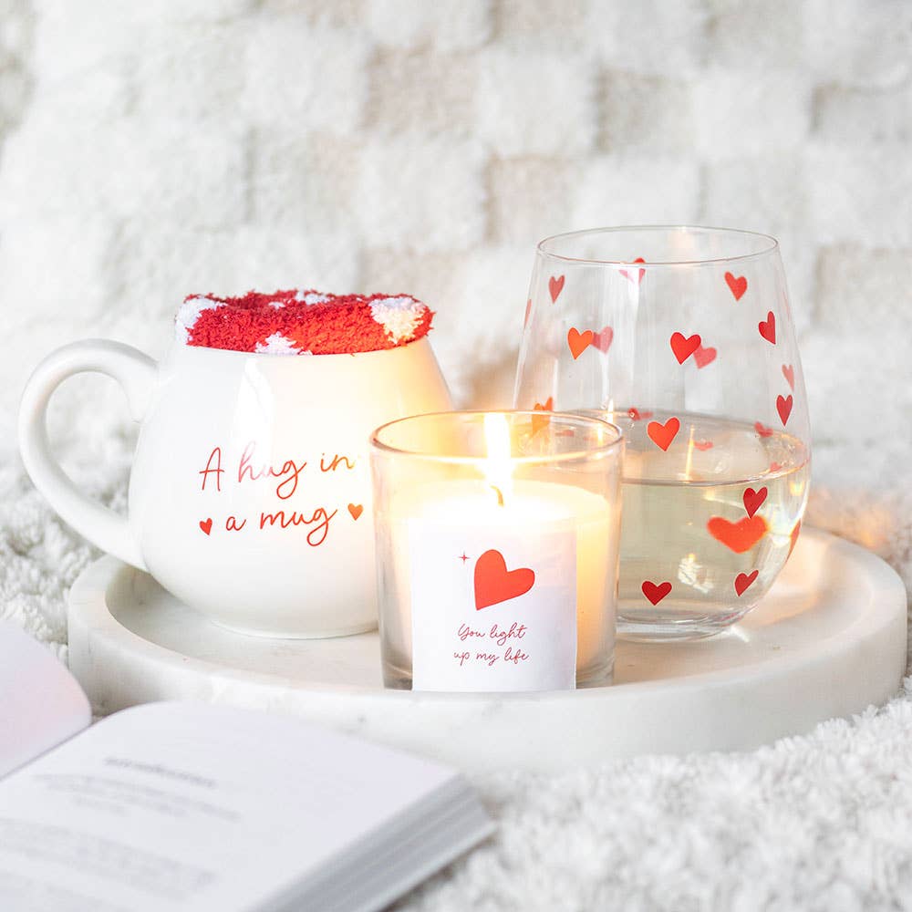 Hug in a Mug Set mit Herzmotiv und Socken