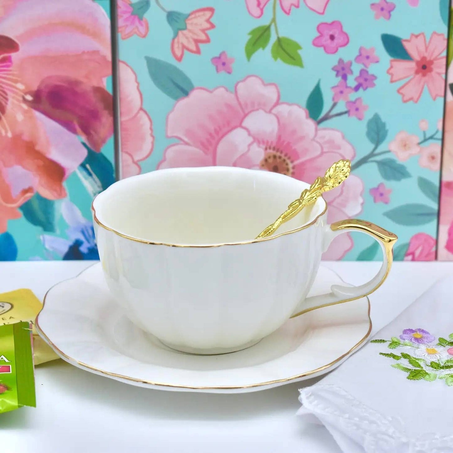 Elegante Teetasse mit Unteratsse