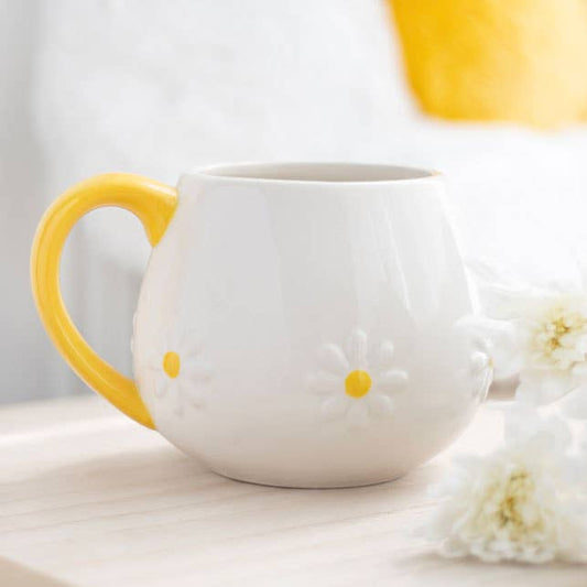 Runde Tasse mit Gänseblümchenblüte