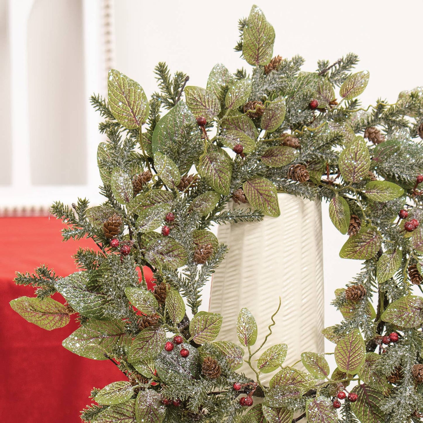 Snowy Fittonia, Kiefern- und Beerenkranz, Ø 50 cm