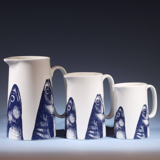 Krug mit Makrelenkopf-Motiv Bone China, 900 ml