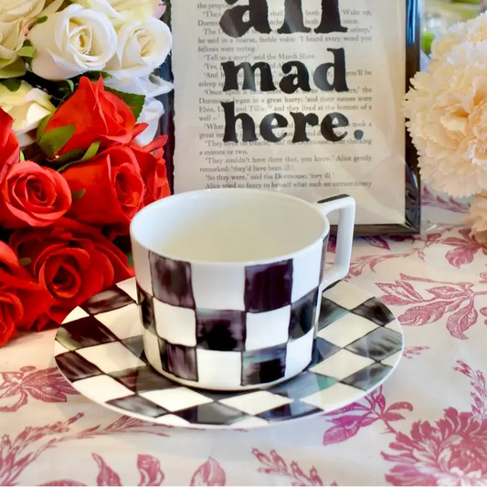 Bezaubernde Teetasse mit Untertasse MAD TEA