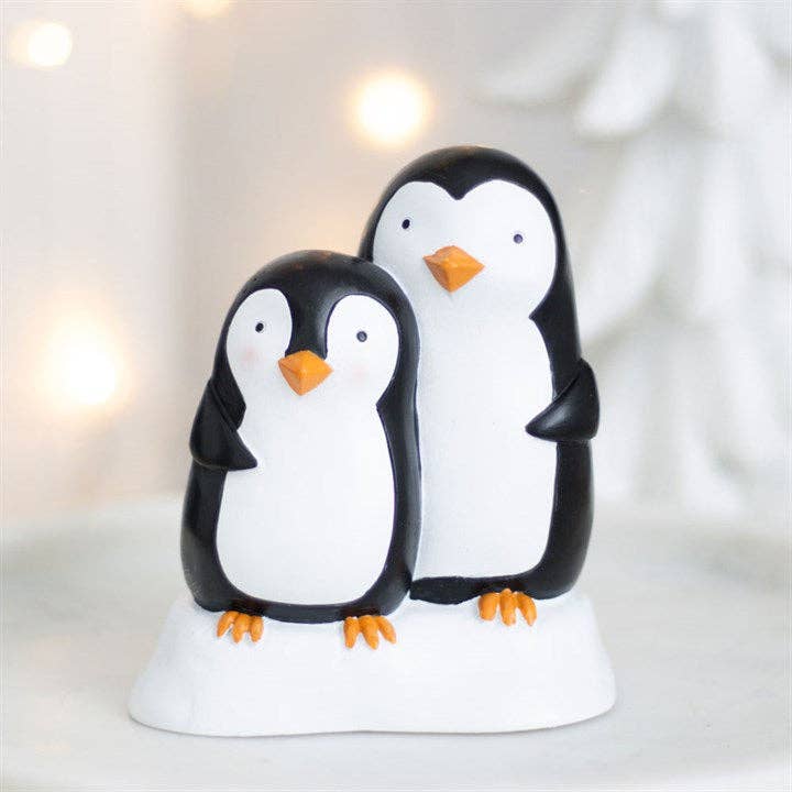 Winter-Dekoration mit Pinguinmotiv zum Kuscheln