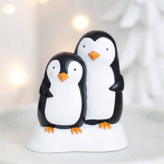 Winter-Dekoration mit Pinguinmotiv zum Kuscheln