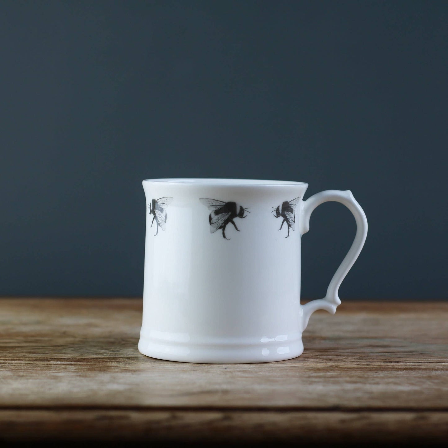 Becher Bumble & Bee aus feinem Porzellan