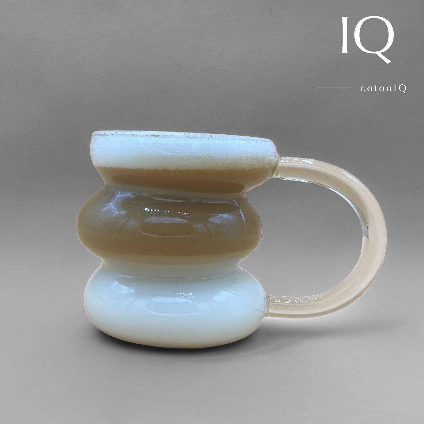 Designer-Glastasse mit Henkel
