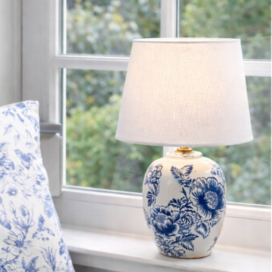 Tischlampe aus weiß-blauer Keramik