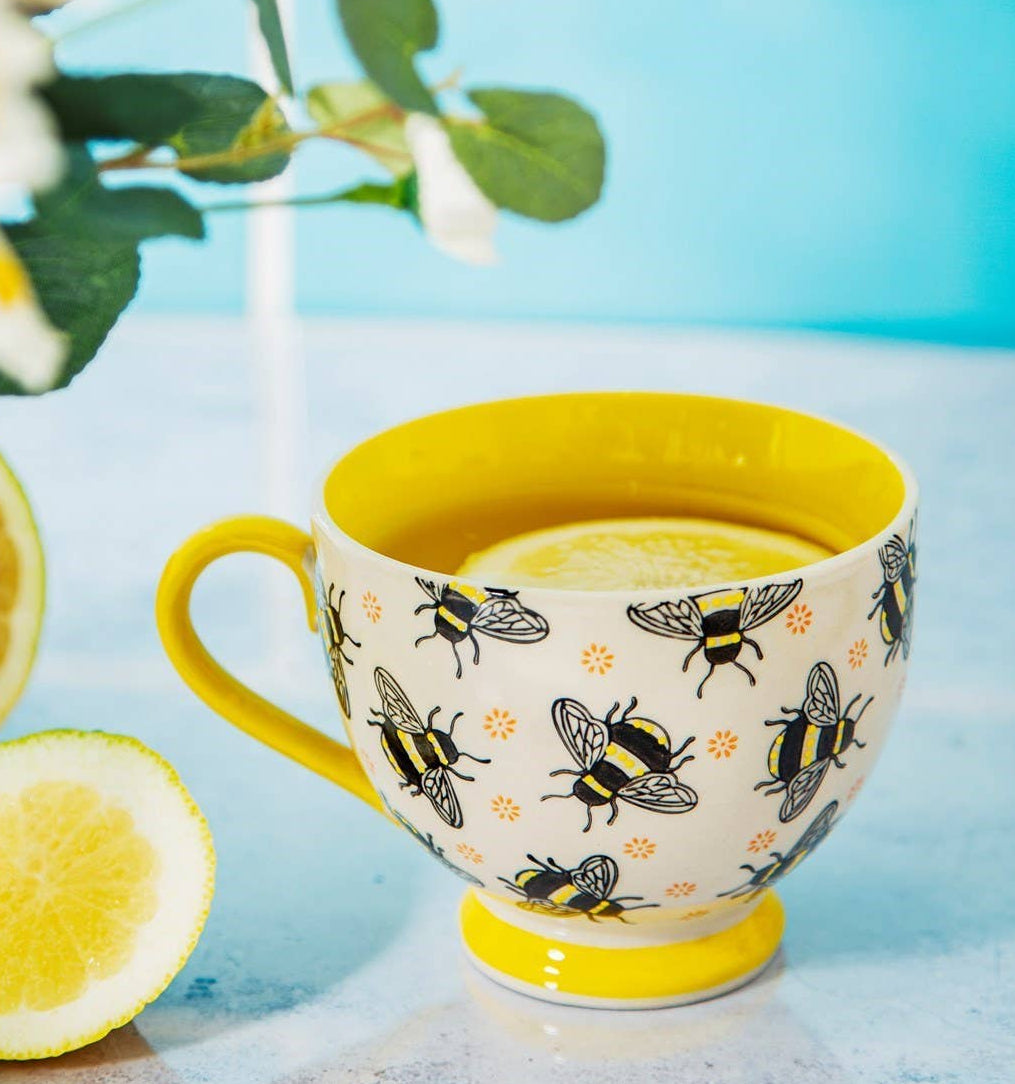 🐝 Busy Bee Becher – handbemalter Charme für deinen Lieblingskaffee