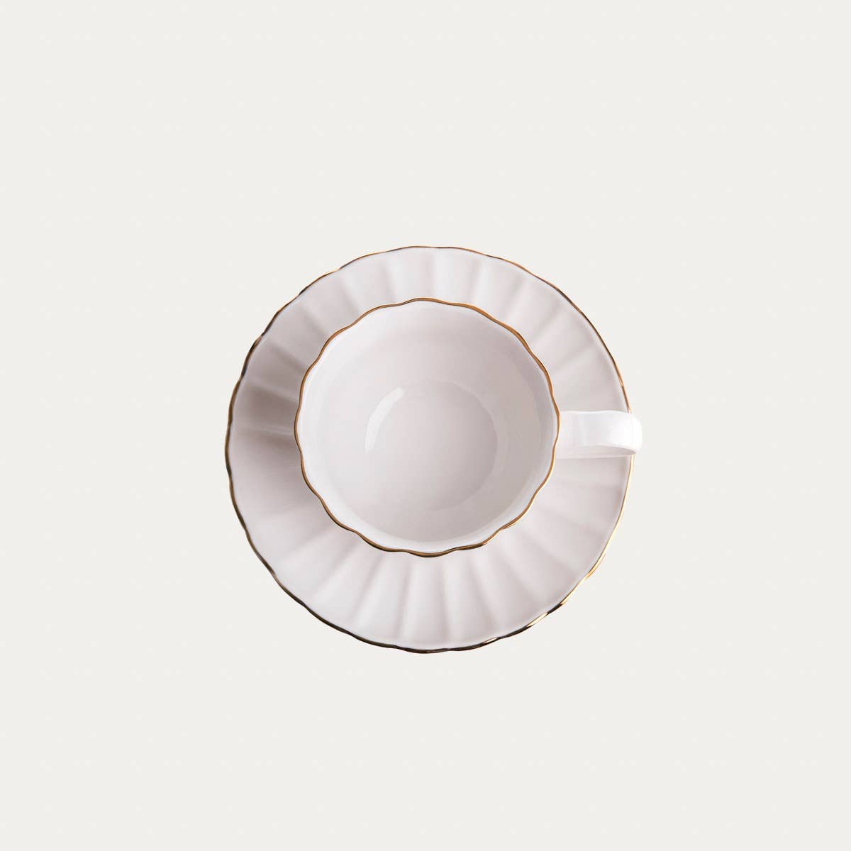 MELIDA Porzellantasse mit Untertasse – Weiß & Gold