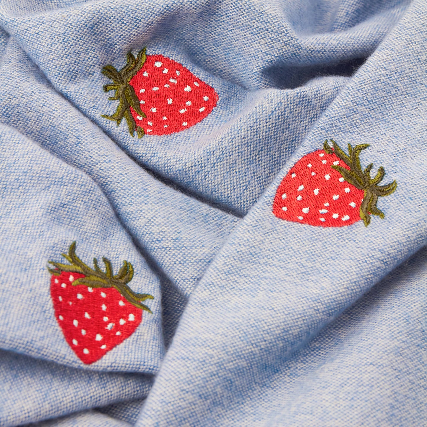 Leichte bestickte Decke Beeren