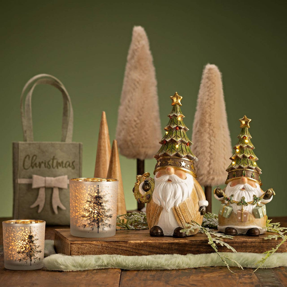 Deko-Tannenbaum mit Kunstfell – Beige auf Holzstamm