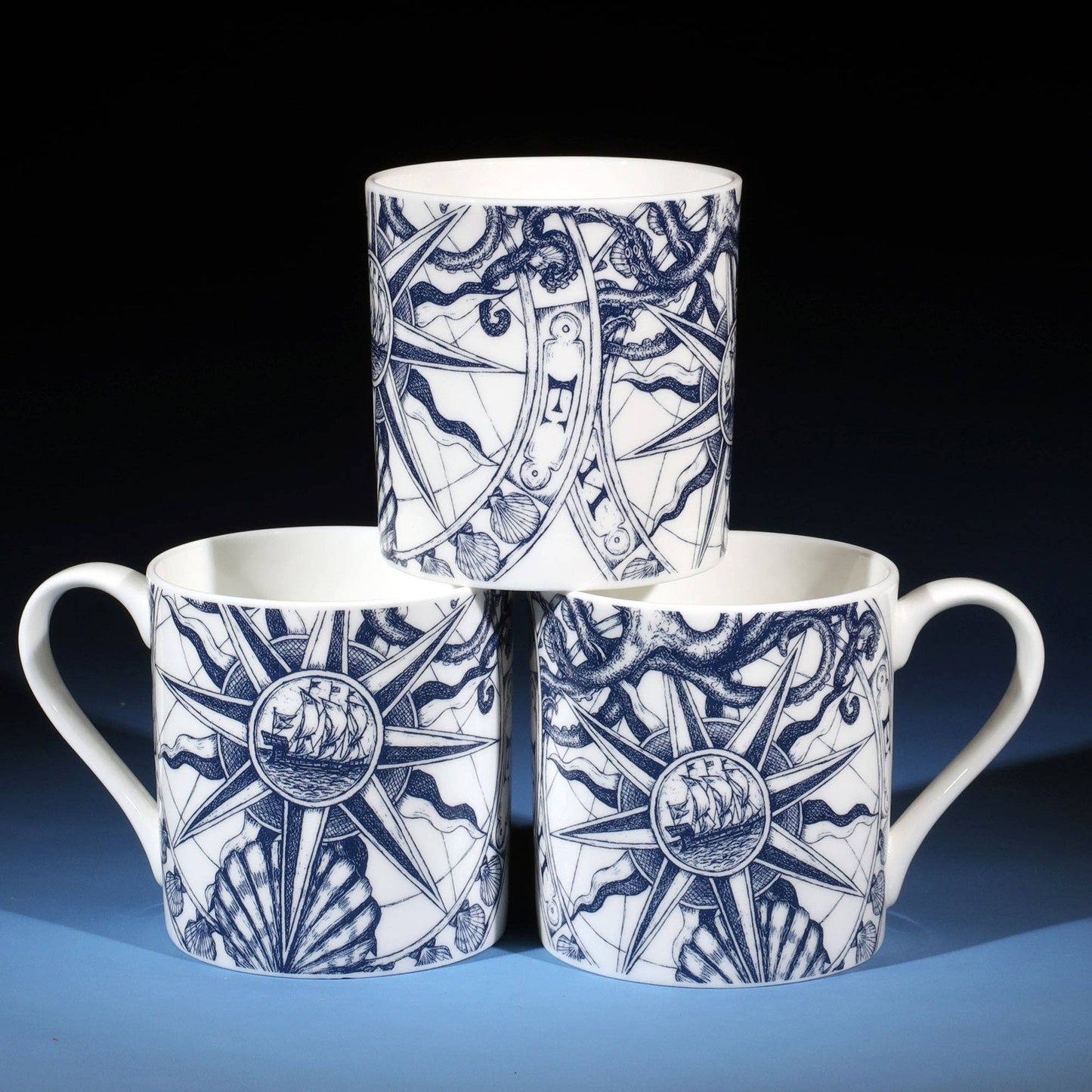 Tasse mit Kompassmotiv
