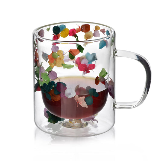 Doppelwandiger Glasbecher mit echten Trockenblumen