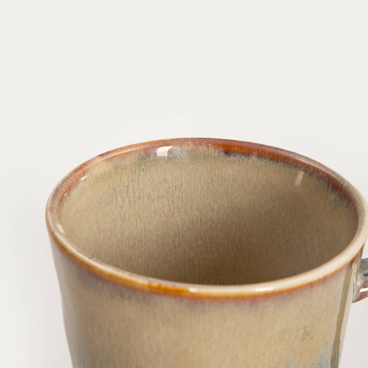 Steinzeugbecher – Beige mit blauem Streifen | 400 ml