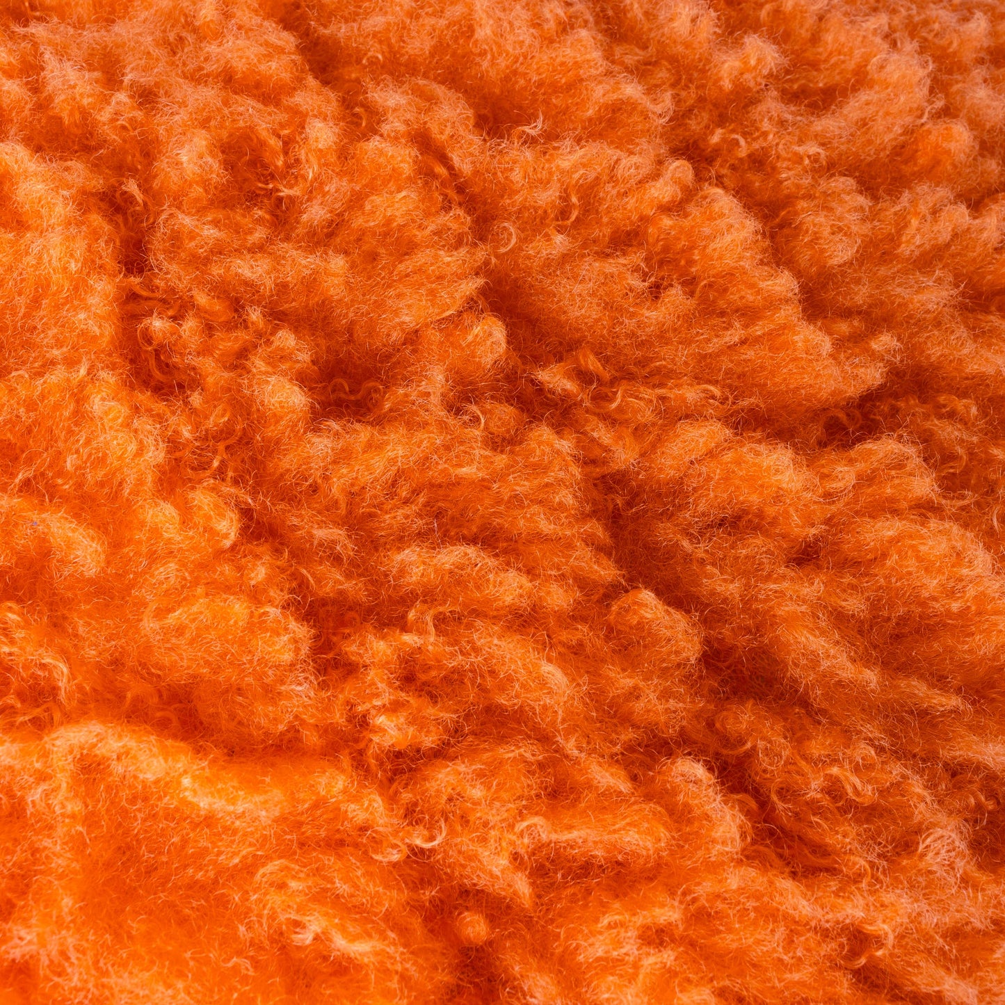 Kissen Fluff Ball aus Kunstfell Orange Fever