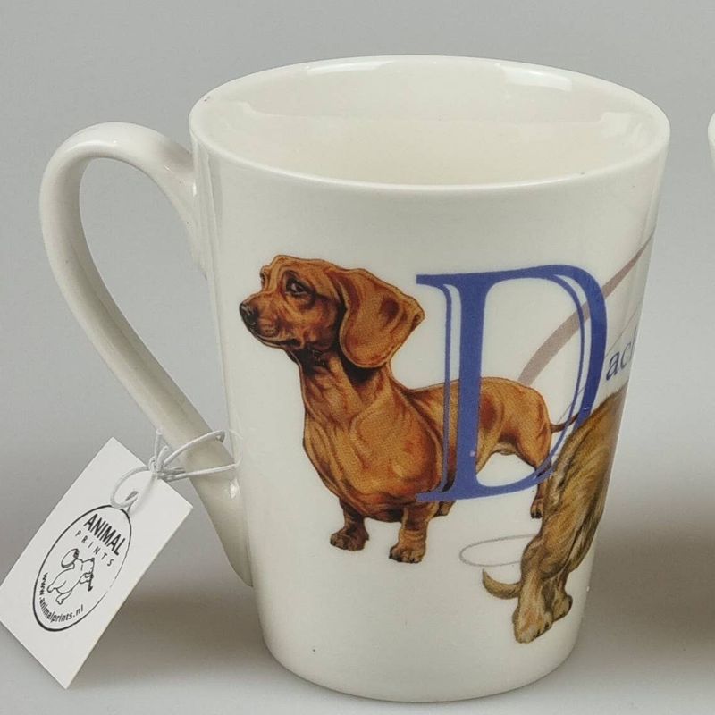 Dackel-Tasse mit Monogramm-Design