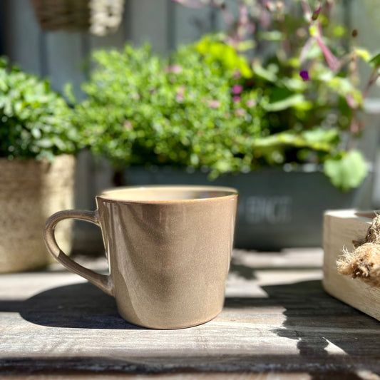 Jumbo-Tasse aus Steingut beige