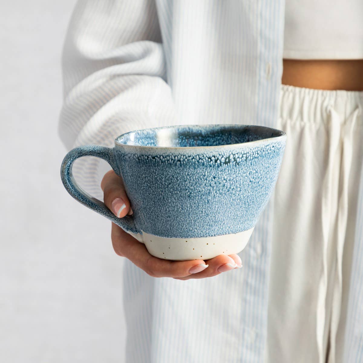 SMINJA Steinzeugbecher – Blau & Beige