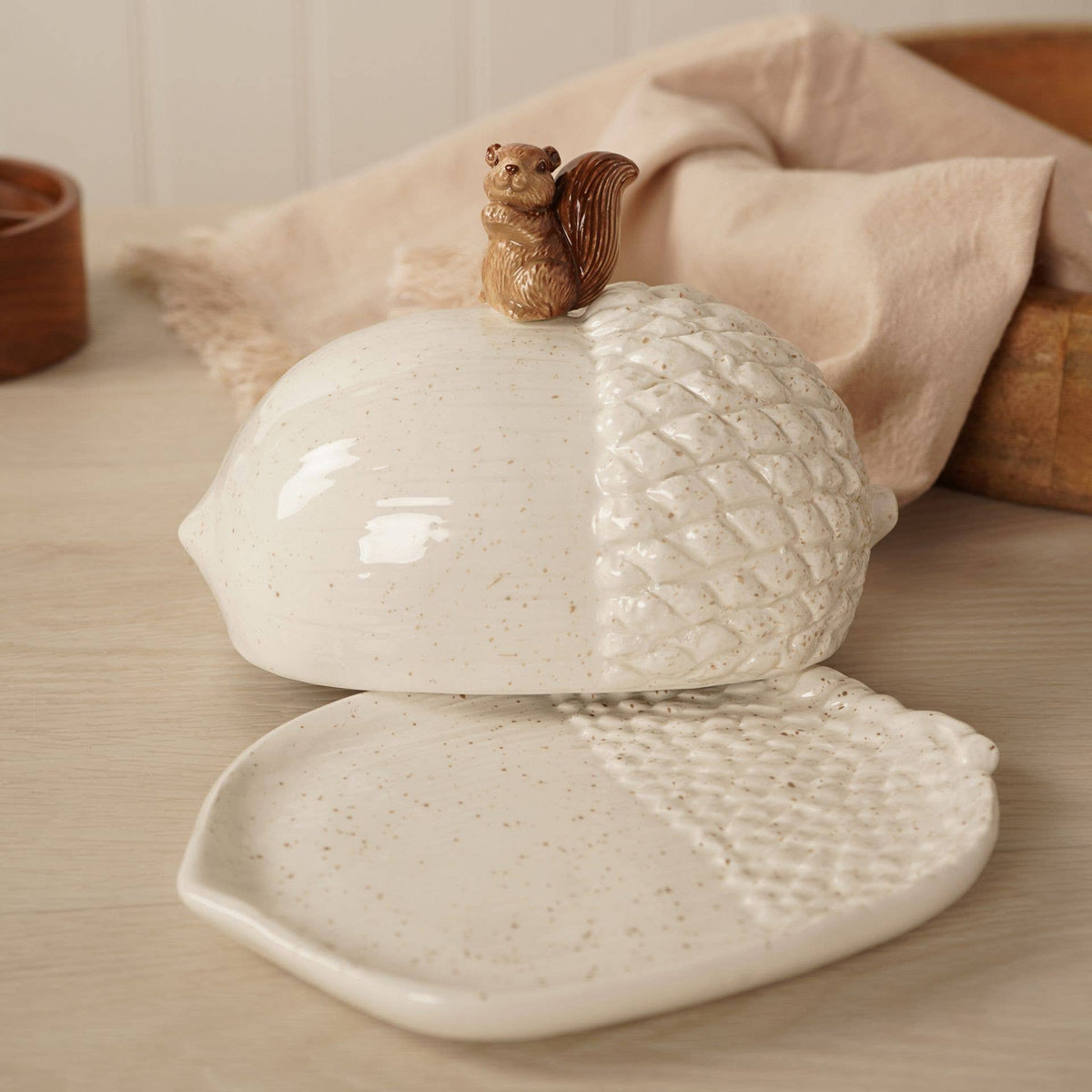 Country Living Butterdose mit Eichhörnchen
