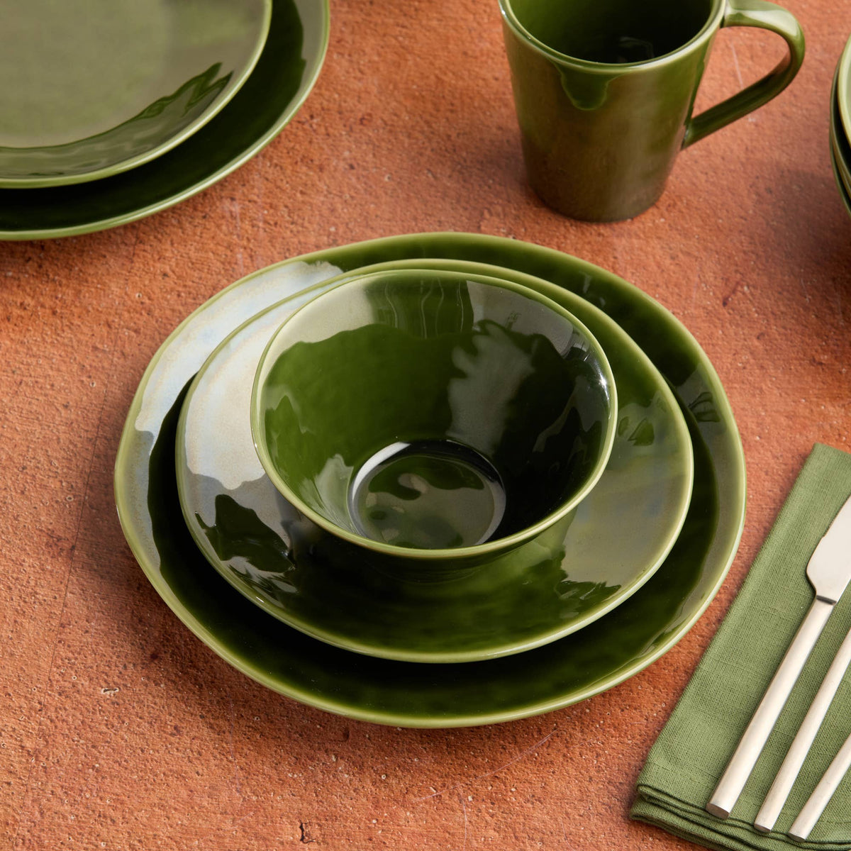 VERDE Steingut-Teller Set – Olivgrün | Ø ca. 23 cm