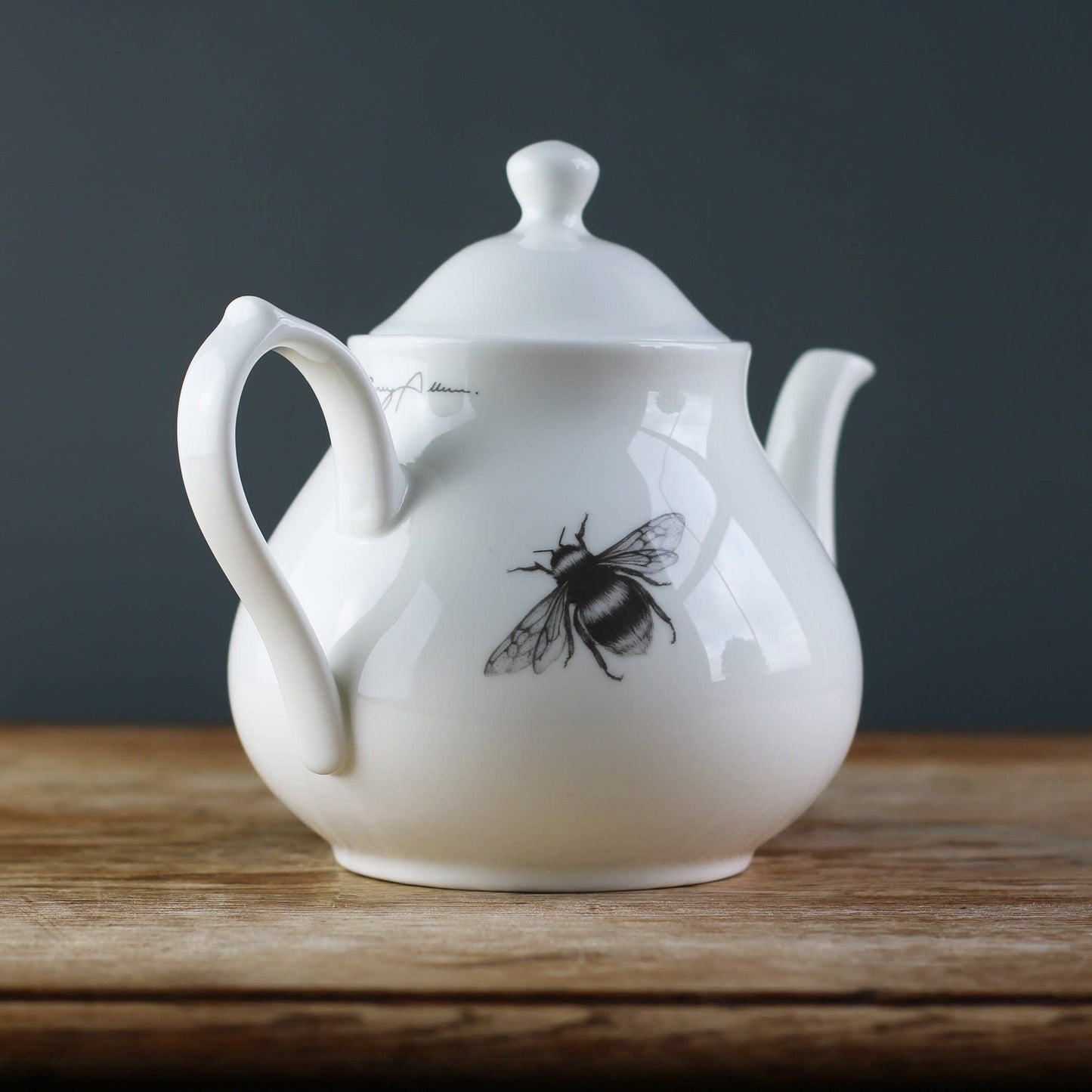 Bumble & Bee Teekanne aus feinem Knochenporzellan