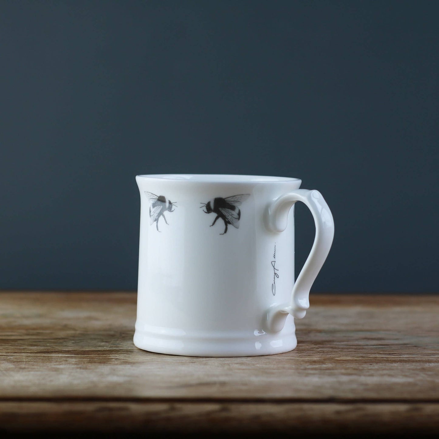 Becher Bumble & Bee aus feinem Porzellan