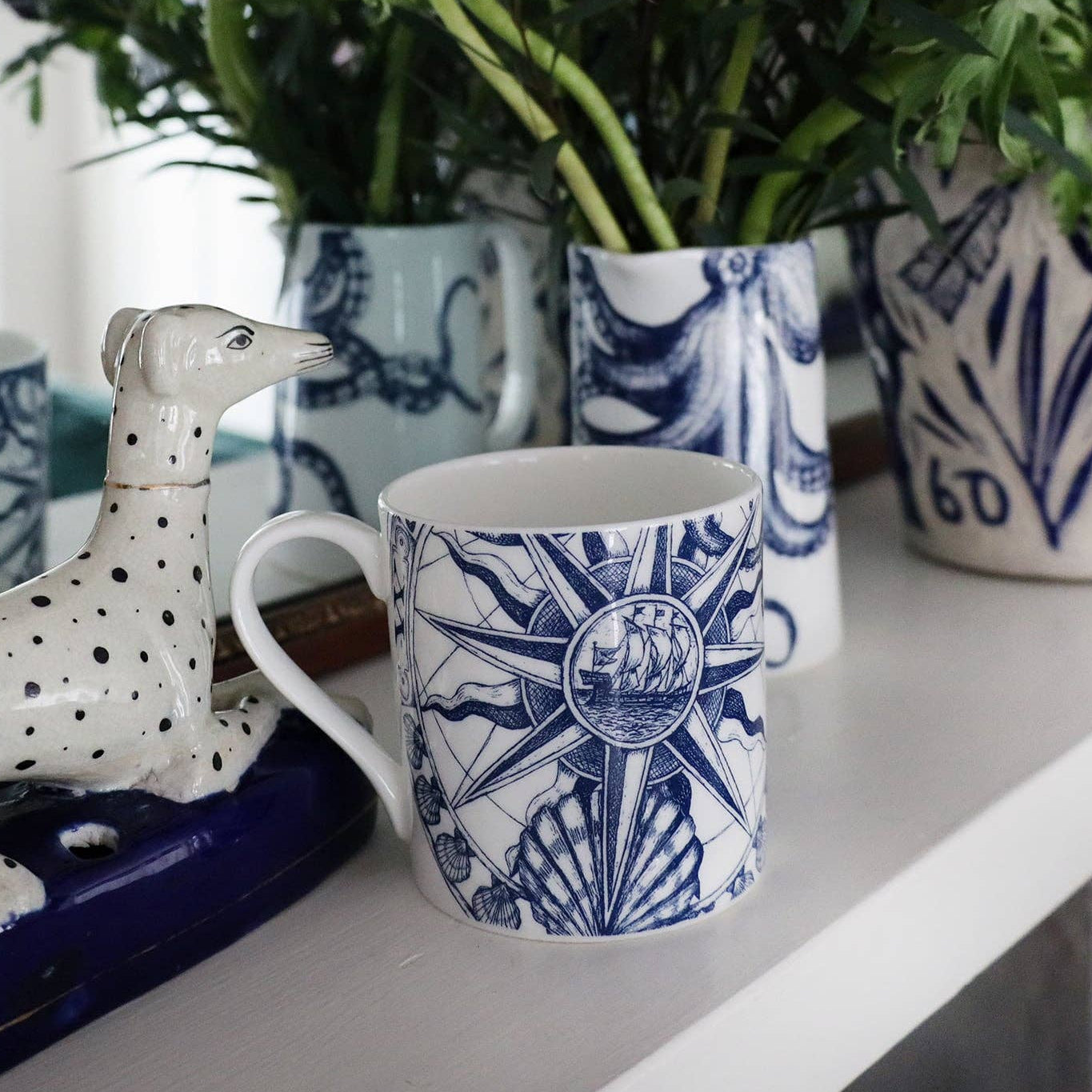 Tasse mit Kompassmotiv