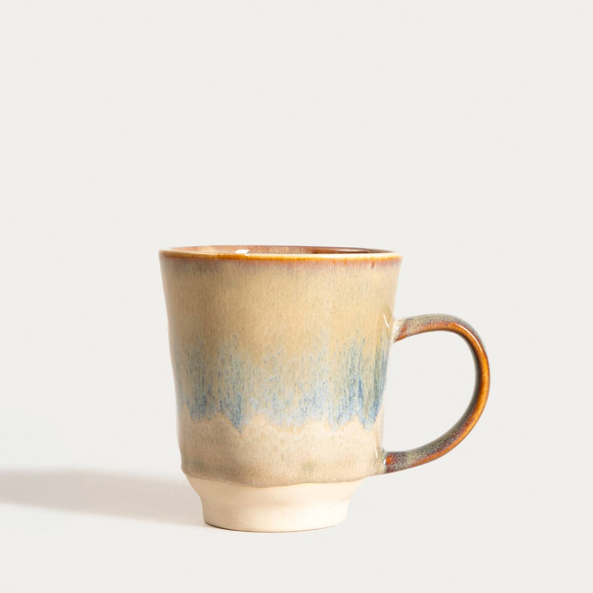 Steinzeugbecher – Beige mit blauem Streifen | 400 ml