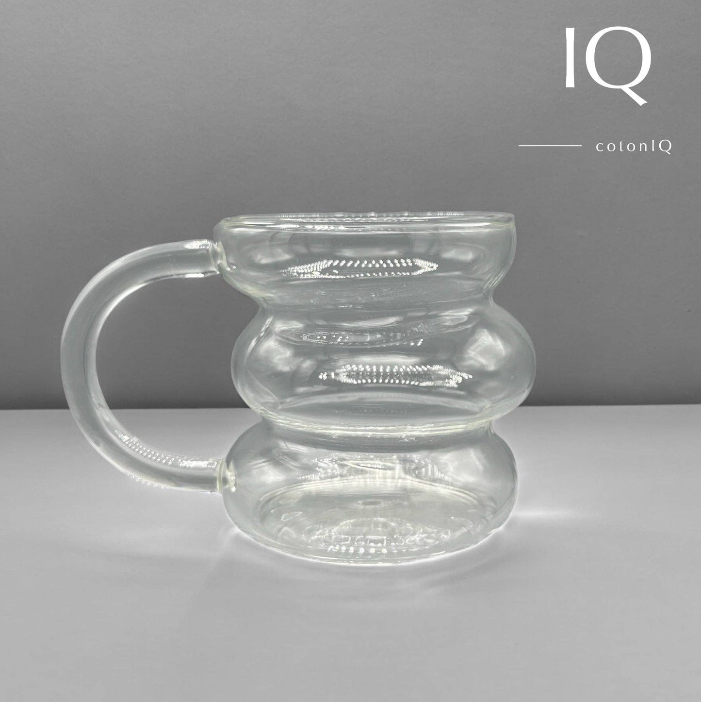 Designer-Glastasse mit Henkel