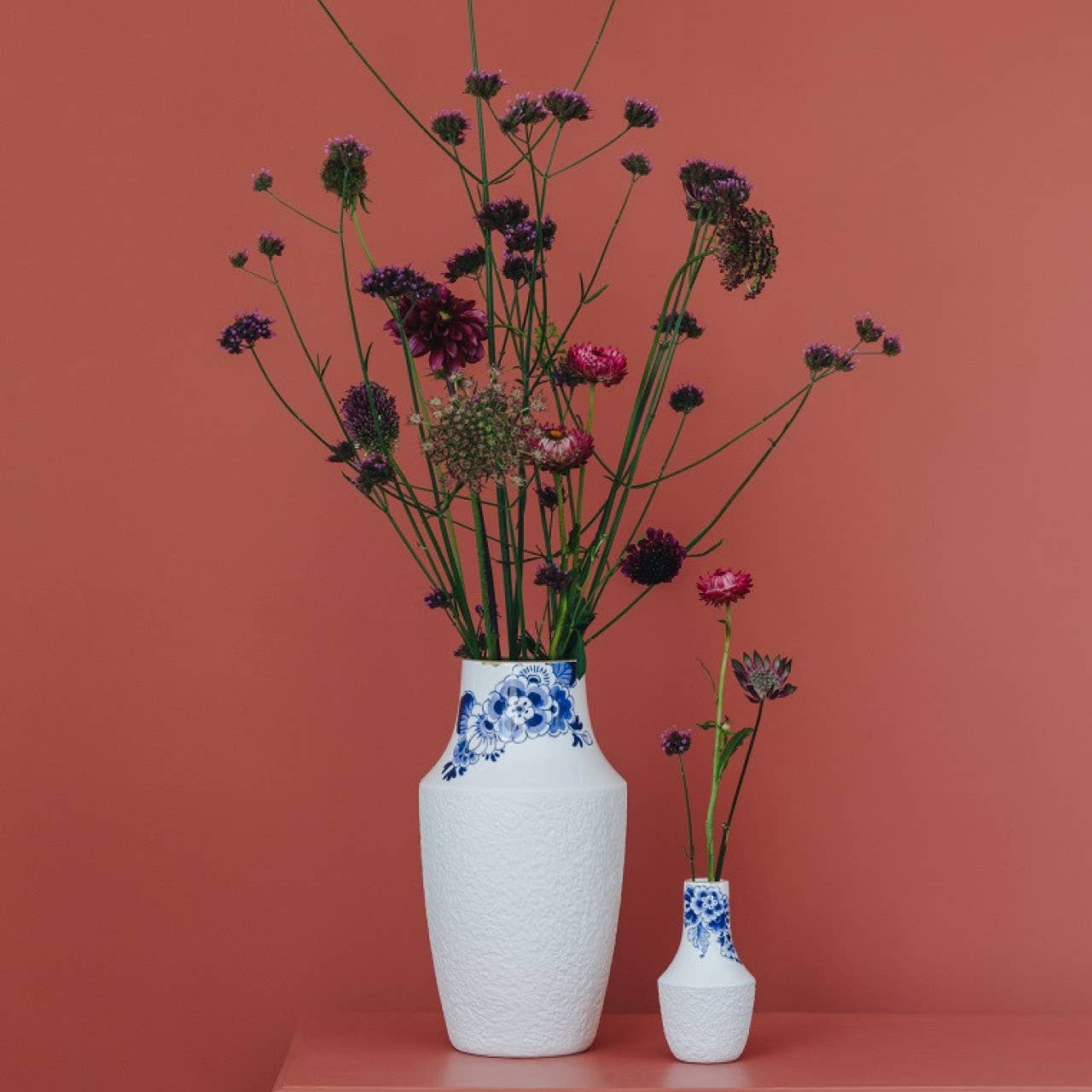 Blaue Blütenvase