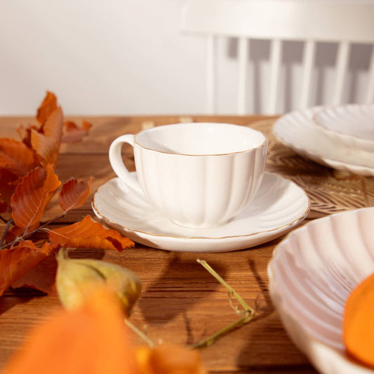 MELIDA Porzellantasse mit Untertasse – Weiß & Gold